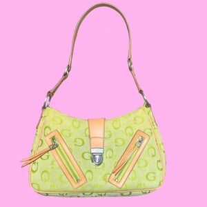 Y2K Guess shoulder bag, like new!! Just has a little spot on the zipper!:)